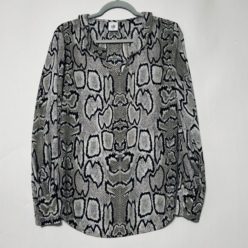 Cabi Serpentine Blouse Women M Grey Black Snakeskin V-Neck 3759 Mob Wife Chic